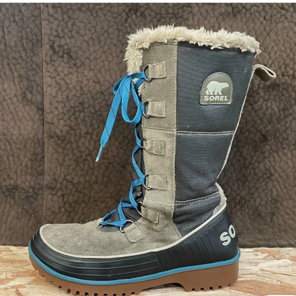 Sorrell, winter boots.[9] shearling lined.